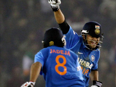 India beat England by 5 wickets to clinch the 5 match ODI series, India beat England